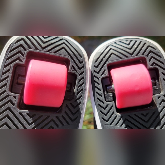 Girls Heelys - Picture 6 of 10